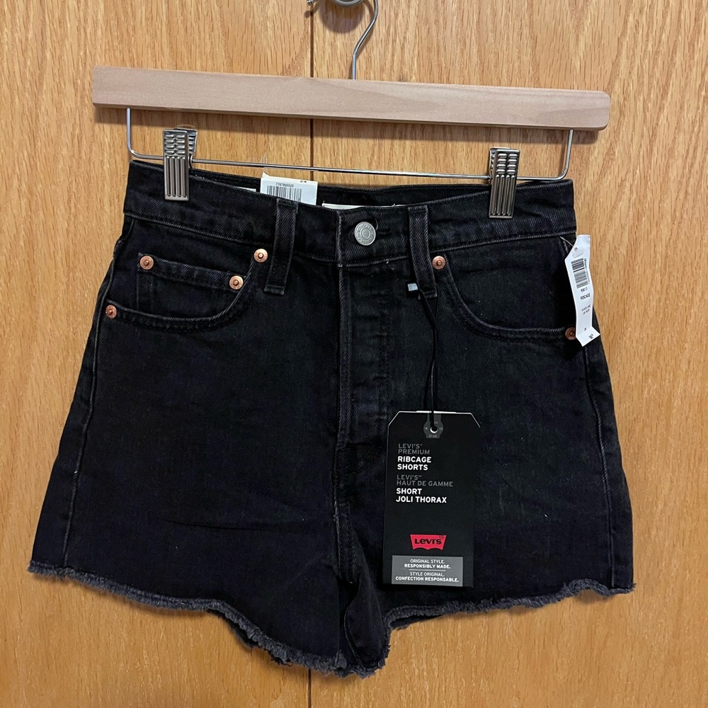 NWT Levi’s ribcage shorts